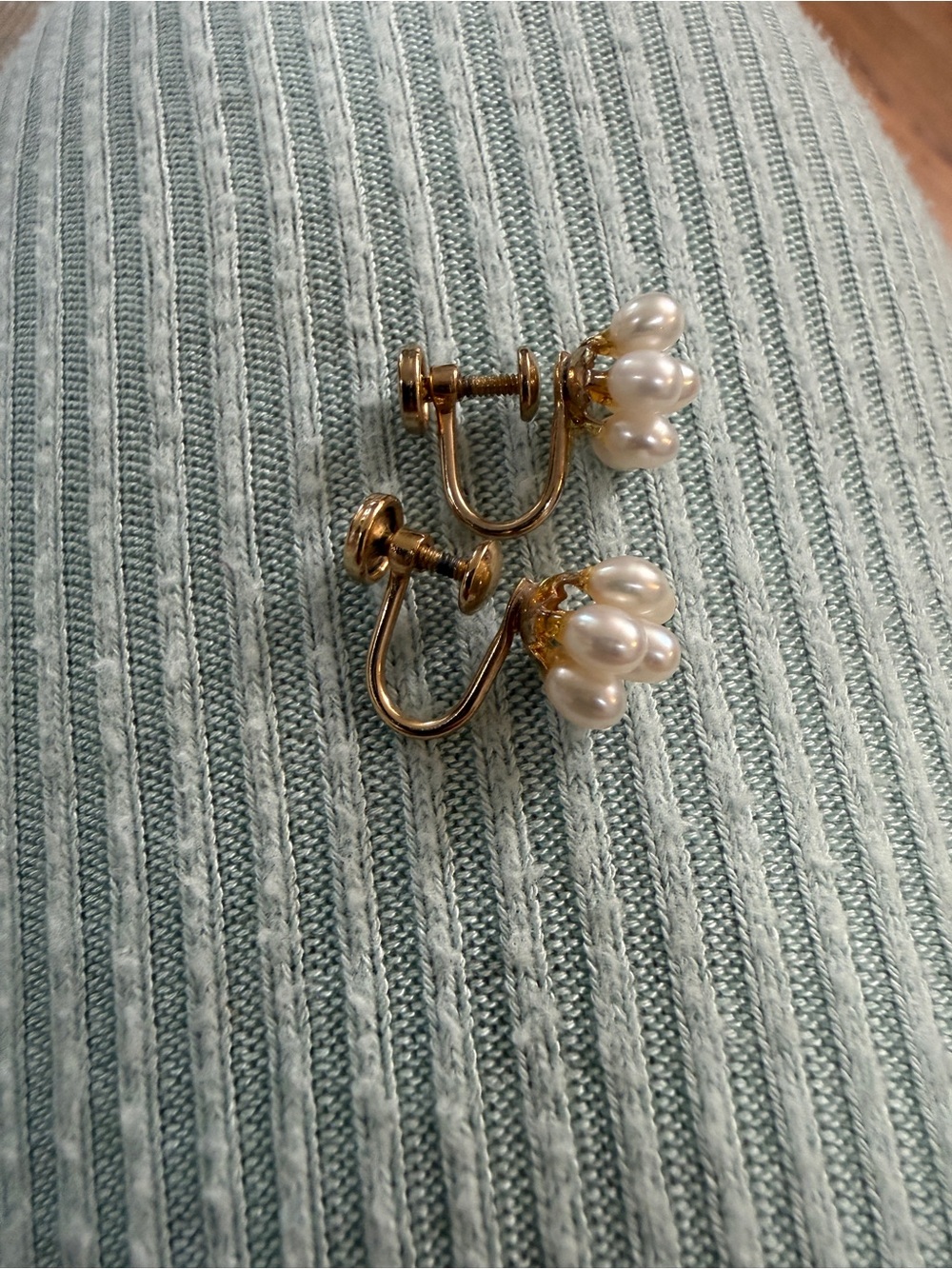 Vintage 12k Gold Filled Pearl Screw Back Earrings - Picture 2 of 3